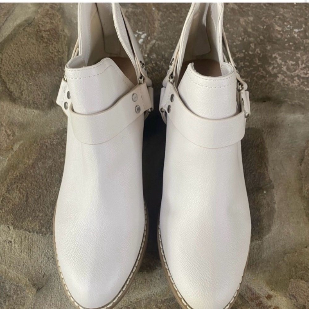 DOLCE VITA Dennys white western horsebit cowboy ankle booties block heel - Picture 3 of 6